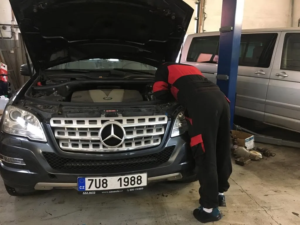Rozsvícená kontrolka — Mercedes ML